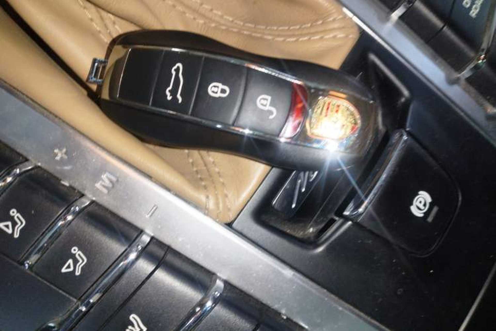 Used Porsche Macan 2017 Macan 2.0T Interior 1