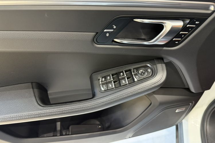 Used Porsche Macan 2017 Macan 2.0T Interior 1