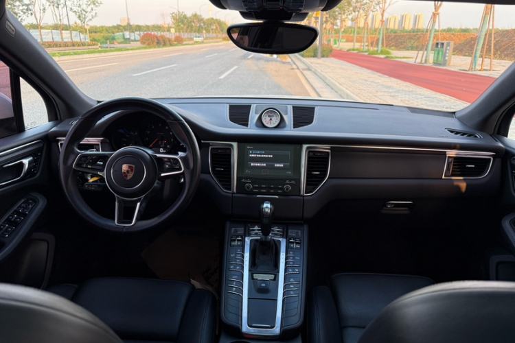 Used Porsche Macan 2017 Macan 2.0T Interior 1