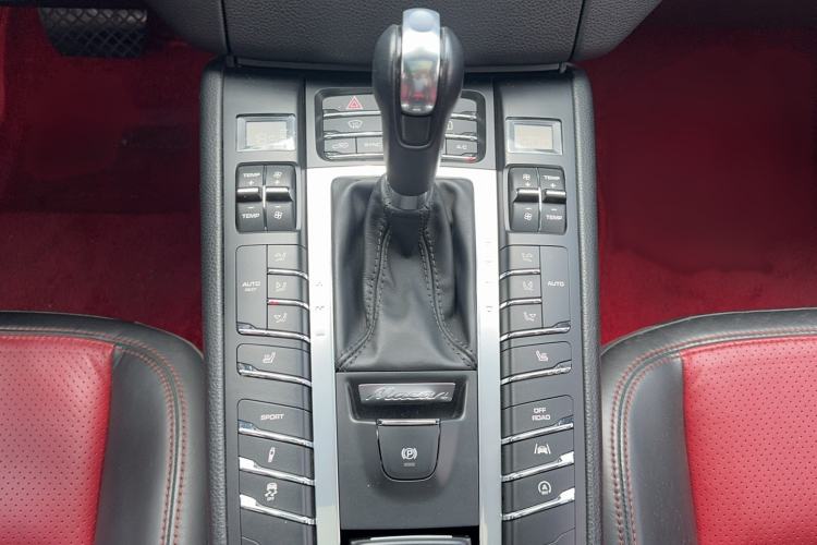 Used Porsche Macan 2017 Macan 2.0T Interior 2