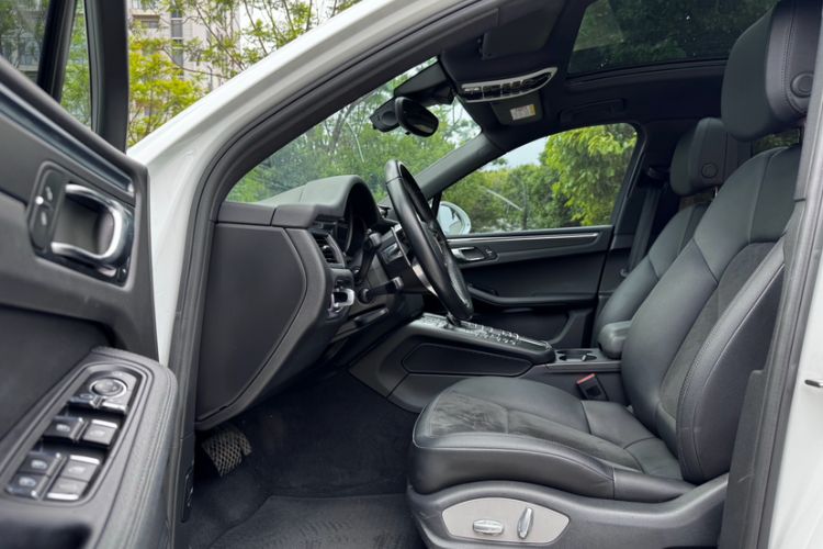 Used Porsche Macan 2017 Macan 2.0T Interior 2