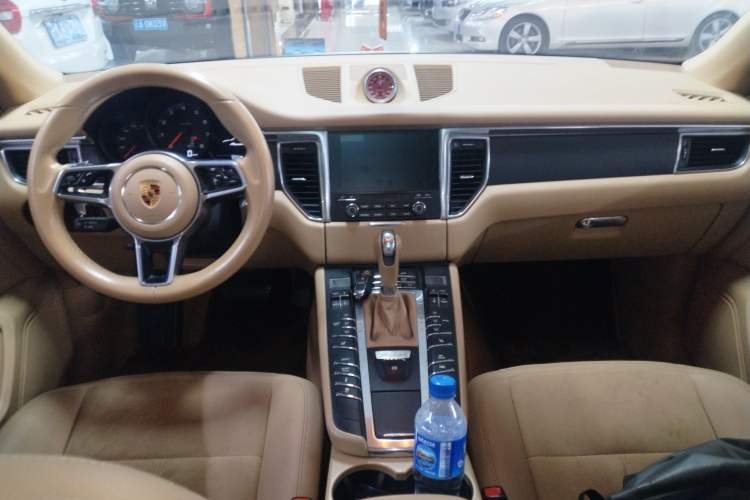 Used Porsche Macan 2017 Macan 2.0T Interior 2