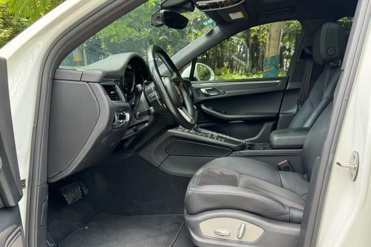 Used Porsche Macan 2017 Macan 2.0T Interior 3