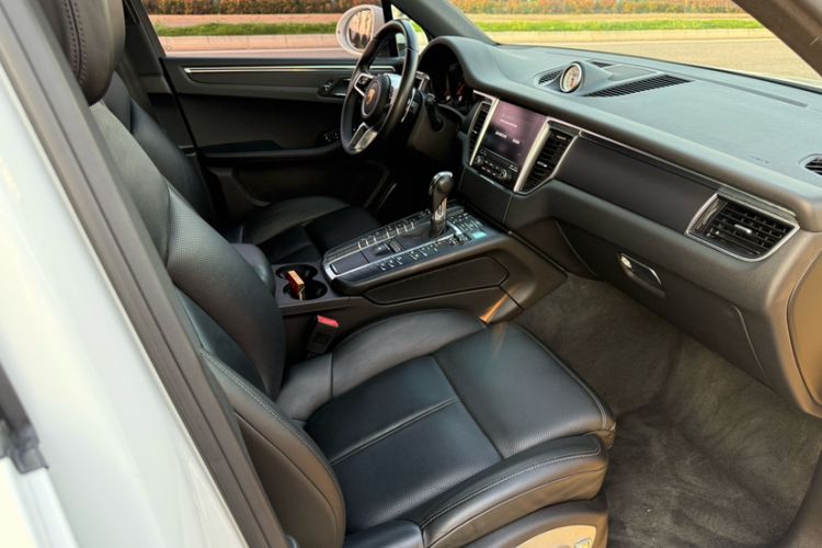 Used Porsche Macan 2017 Macan 2.0T Interior 3