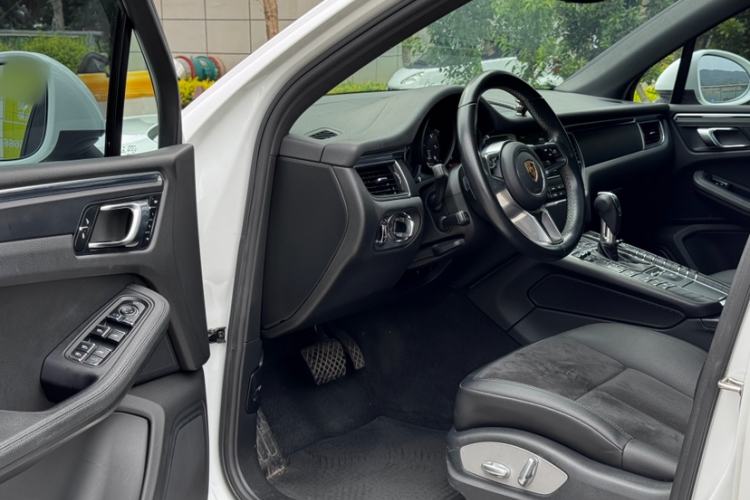 Used Porsche Macan 2017 Macan 2.0T Interior 4