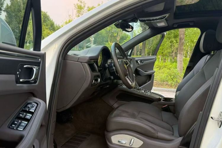 Used Porsche Macan 2017 Macan 2.0T Interior 4