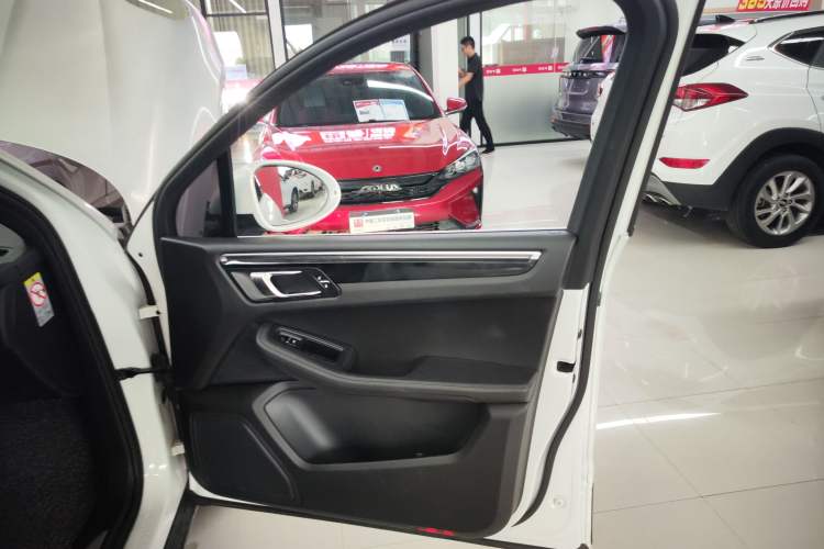 Used Porsche Macan 2017 Macan S 3.0T Interior 5