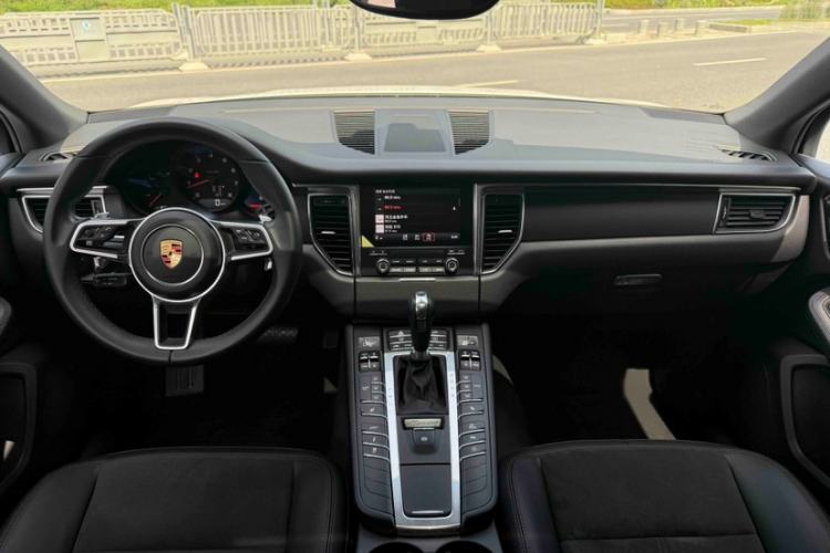 Used Porsche Macan 2017 Macan 2.0T Interior 5