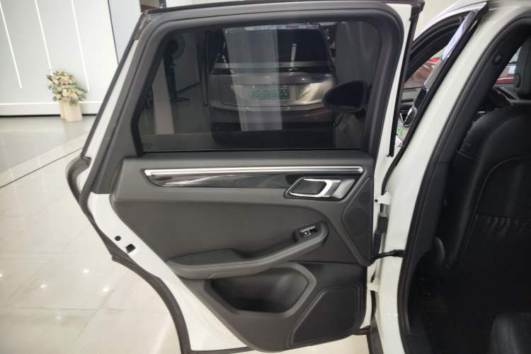 Used Porsche Macan 2017 Macan S 3.0T Interior 8