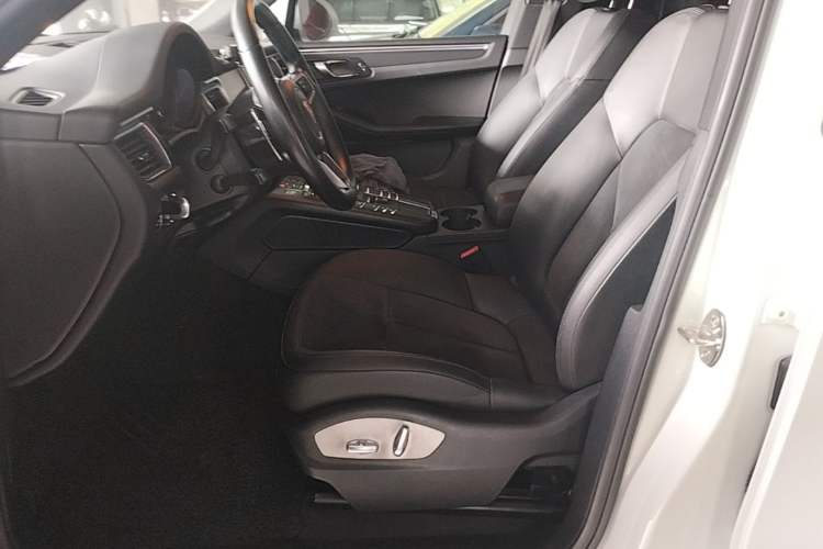 Used Porsche Macan 2017 Macan 2.0T Left Front Seat