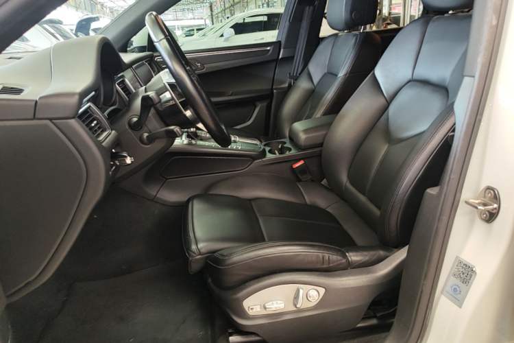 Used Porsche Macan 2017 Macan 2.0T Left Front Seat