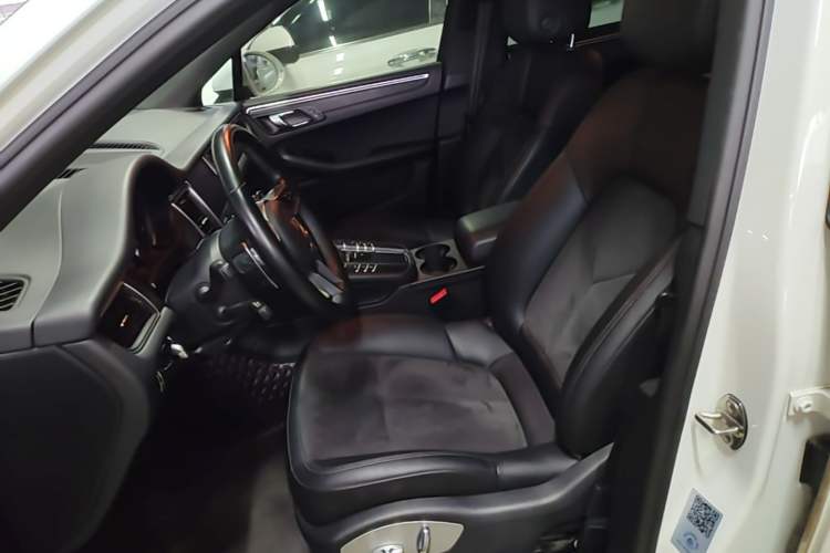 Used Porsche Macan 2017 Macan 2.0T Left Front Seat