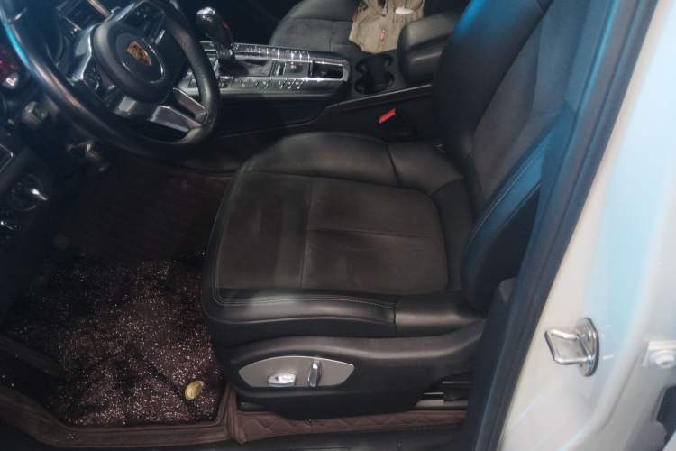 Used Porsche Macan 2017 Macan 2.0T Left Front Seat
