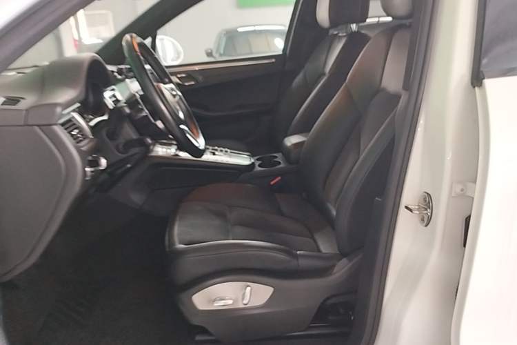 Used Porsche Macan 2017 Macan 2.0T Left Front Seat