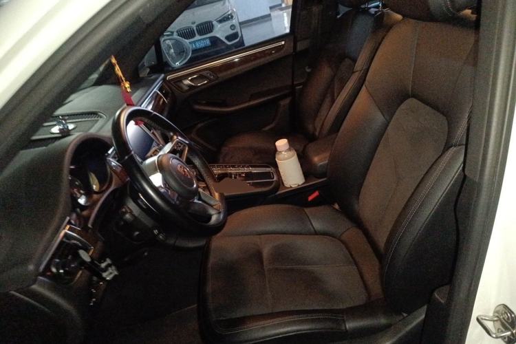 Used Porsche Macan 2017 Macan 2.0T Left Front Seat