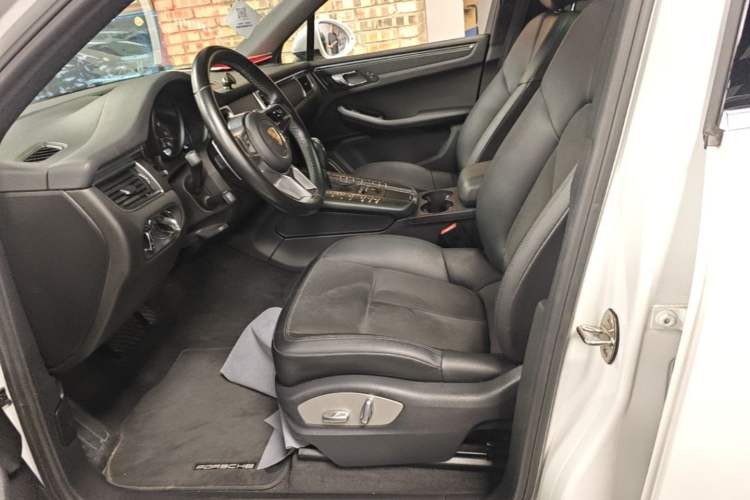 Used Porsche Macan 2017 Macan 2.0T Left Front Seat