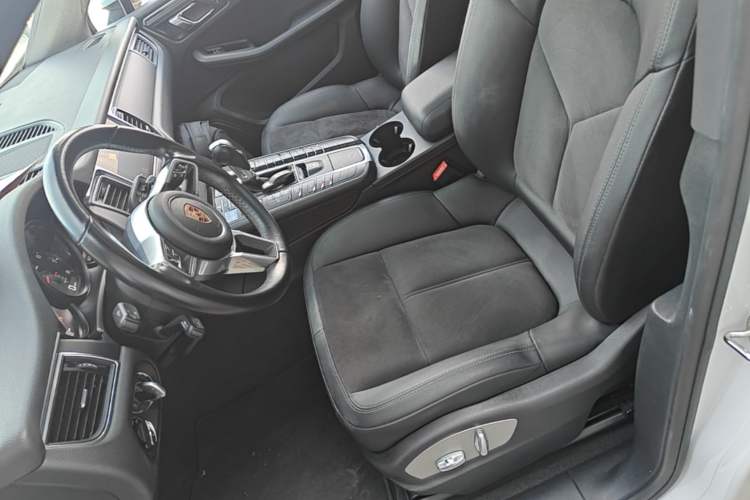 Used Porsche Macan 2017 Macan 2.0T Left Front Seat