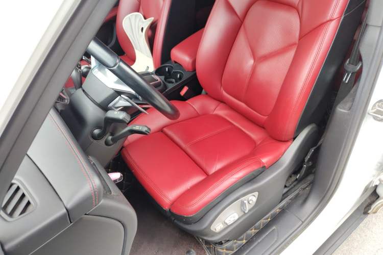 Used Porsche Macan 2017 Macan 2.0T Left Front Seat