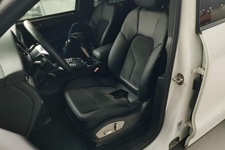 Used Porsche Macan 2017 Macan 2.0T Left Front Seat