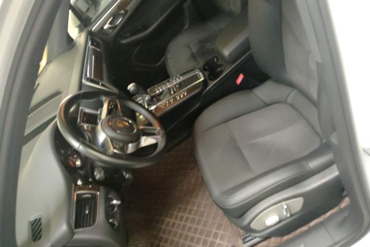 Used Porsche Macan 2017 Macan 2.0T Left Front Seat