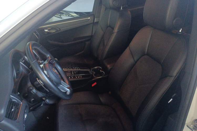 Used Porsche Macan 2017 Macan 2.0T Left Front Seat