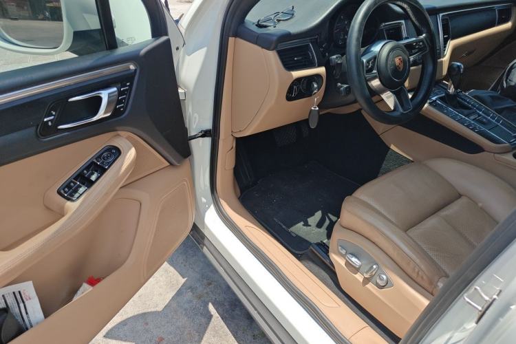 Used Porsche Macan 2017 Macan 2.0T Left Front Seat