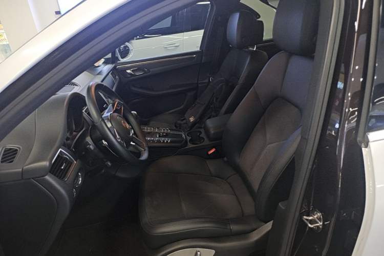 Used Porsche Macan 2017 Macan 2.0T Left Front Seat