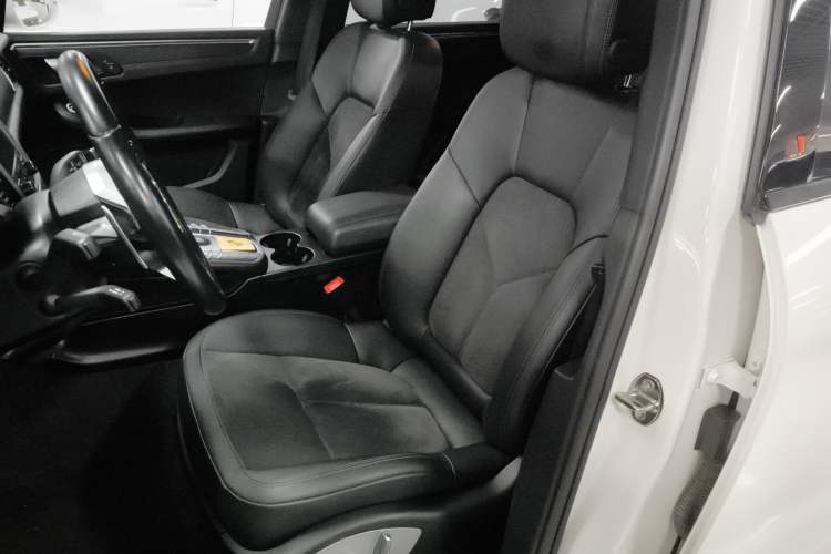 Used Porsche Macan 2017 Macan 2.0T Left Front Seat