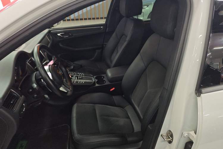Used Porsche Macan 2017 Macan 2.0T Left Front Seat