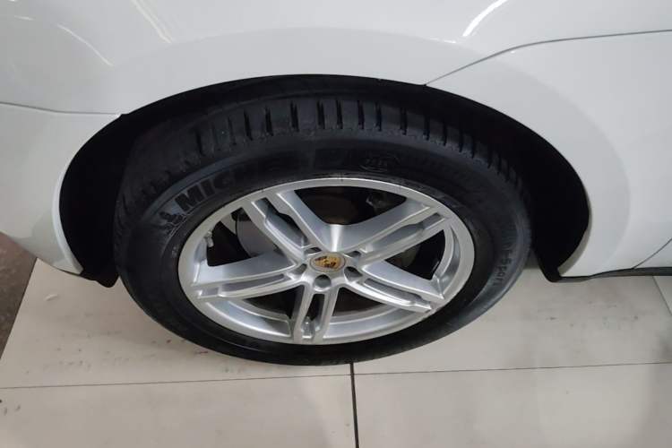 Used Porsche Macan 2017 Macan 2.0T Left Front Wheel Hub