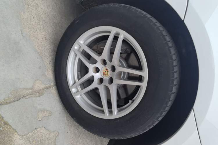 Used Porsche Macan 2017 Macan 2.0T Left Front Wheel Hub