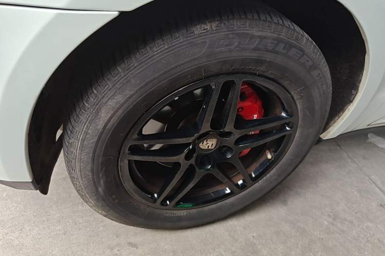 Used Porsche Macan 2017 Macan S 3.0T Left Front Wheel Hub