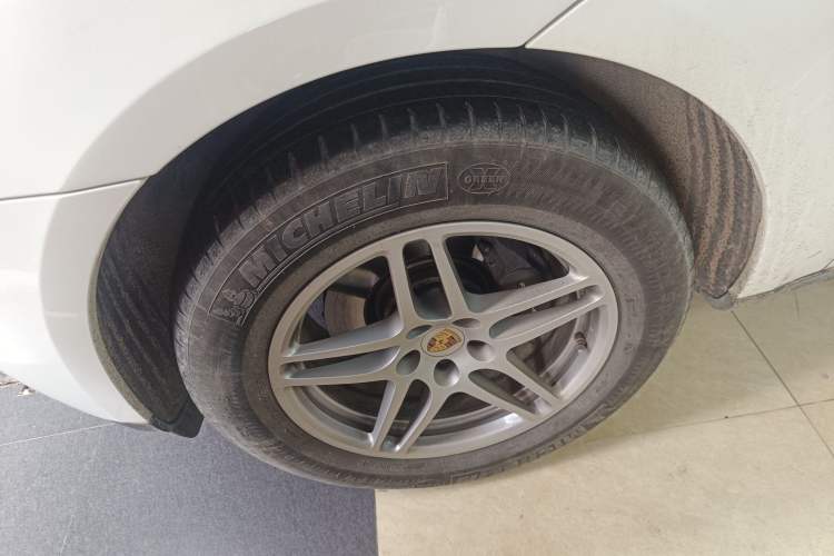 Used Porsche Macan 2017 Macan 2.0T Left Front Wheel Hub