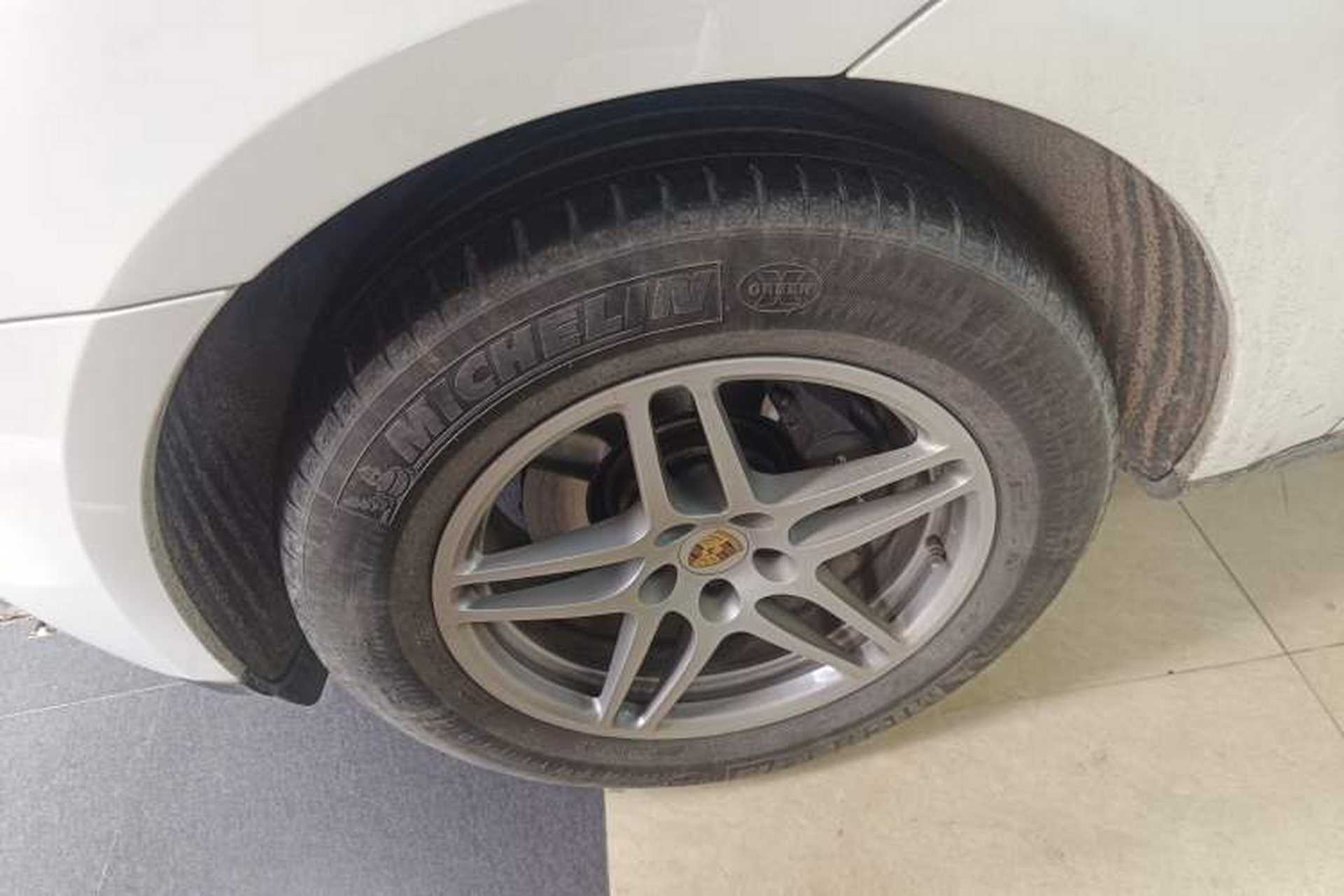 Used Porsche Macan 2017 Macan 2.0T Left Front Wheel Hub
