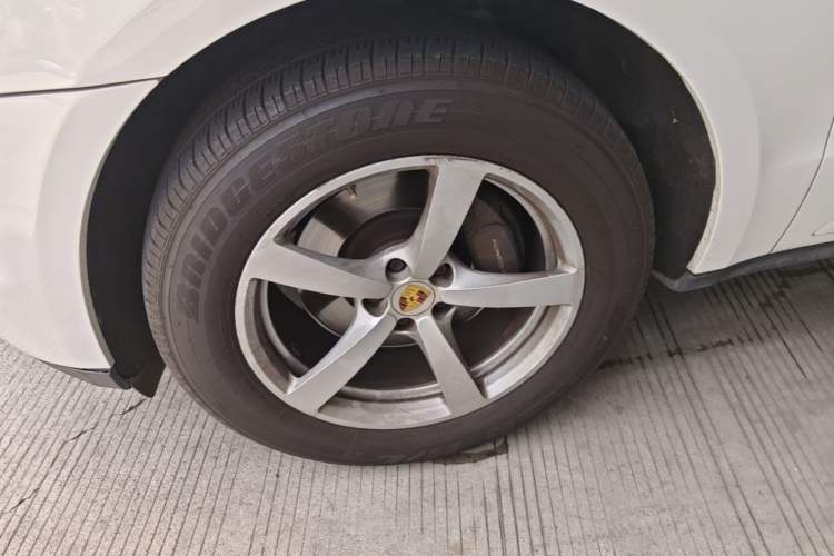 Used Porsche Macan 2017 Macan 2.0T Left Front Wheel Hub