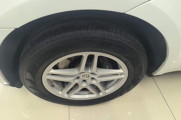 Used Porsche Macan 2017 Macan 2.0T Left Front Wheel Hub