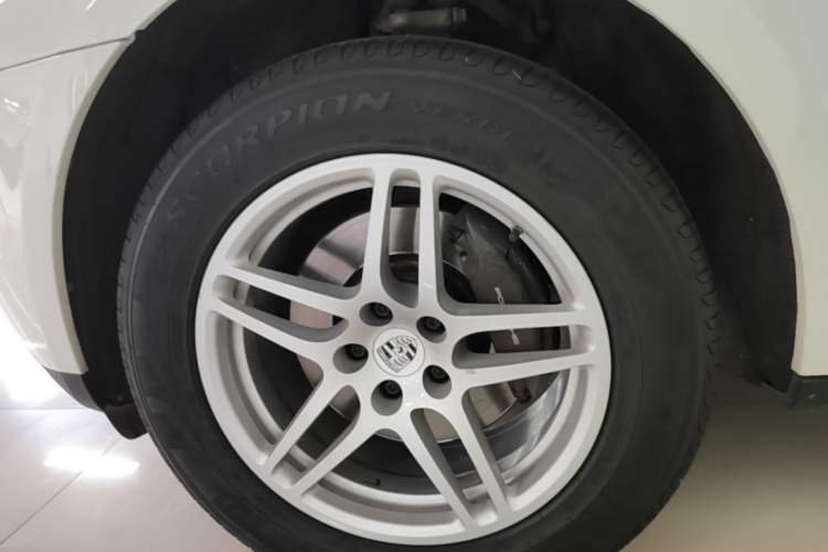 Used Porsche Macan 2017 Macan 2.0T Left Front Wheel Hub