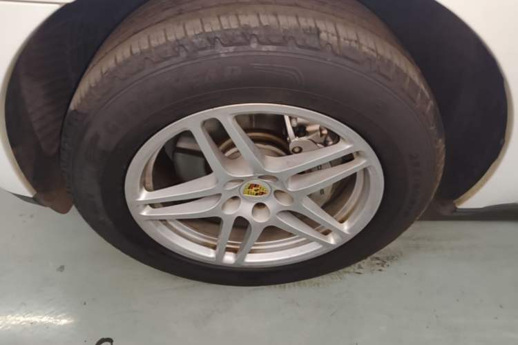 Used Porsche Macan 2017 Macan S 3.0T Left Front Wheel Hub