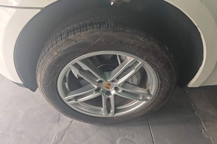 Used Porsche Macan 2017 Macan S 3.0T Left Front Wheel Hub