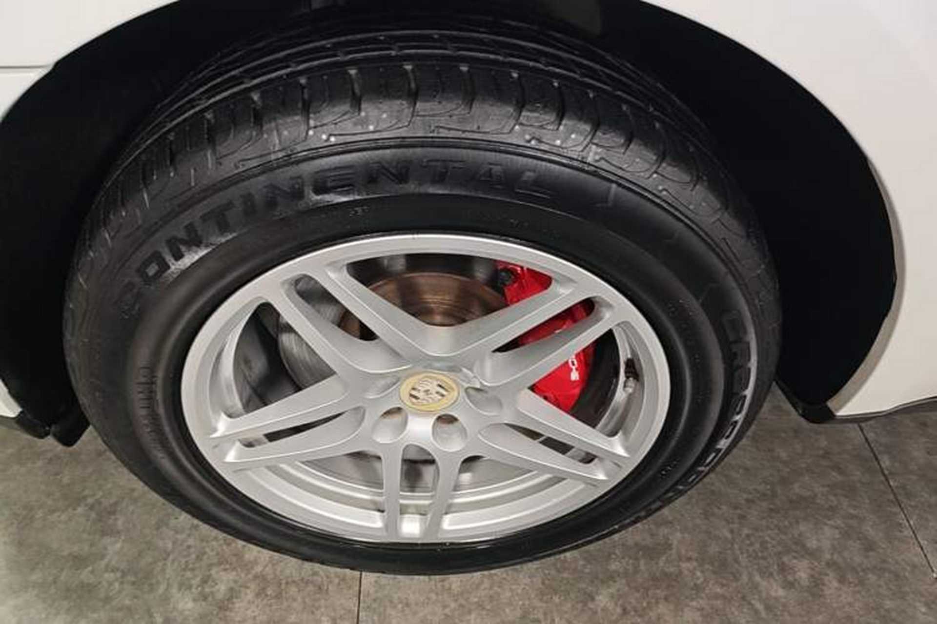 Used Porsche Macan 2017 Macan 2.0T Left Front Wheel Hub