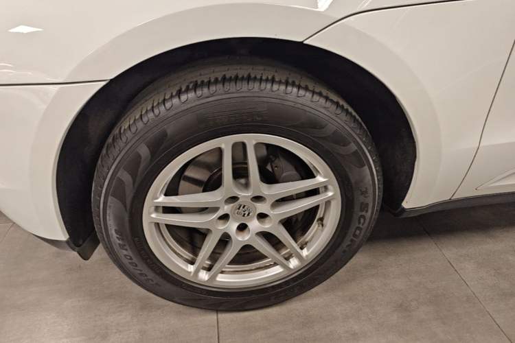 Used Porsche Macan 2017 Macan 2.0T Left Front Wheel Hub