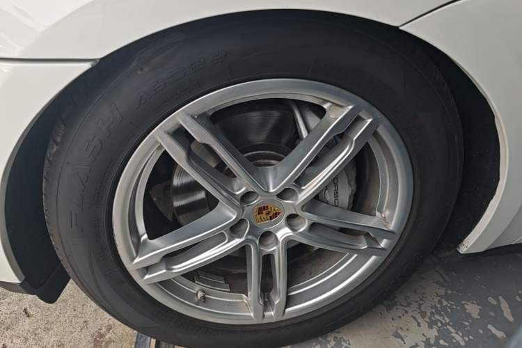 Used Porsche Macan 2017 Macan S 3.0T Left Front Wheel Hub