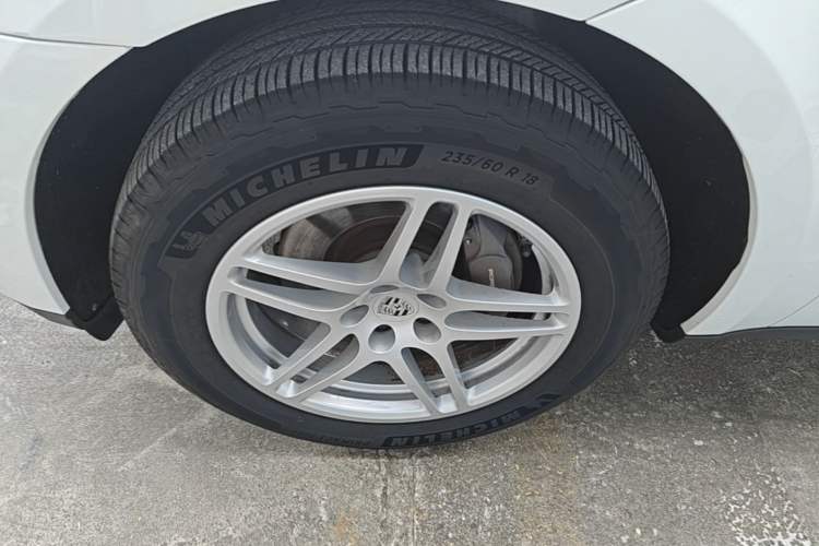 Used Porsche Macan 2017 Macan 2.0T Left Front Wheel Hub