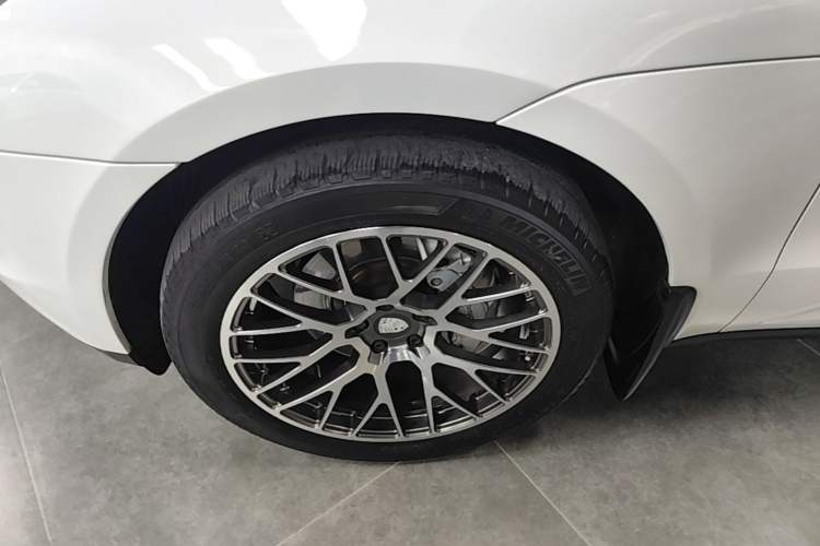 Used Porsche Macan 2017 Macan S 3.0T Left Front Wheel Hub