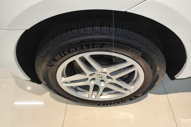 Used Porsche Macan 2017 Macan 2.0T Left Front Wheel Hub