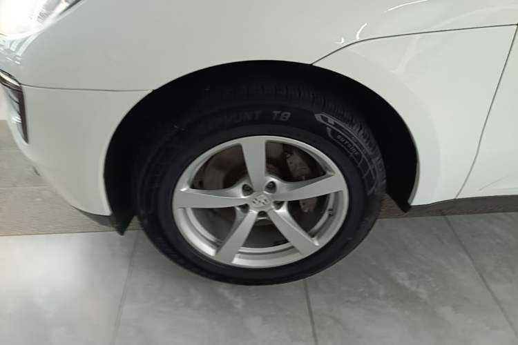 Used Porsche Macan 2017 Macan 2.0T Left Front Wheel Hub