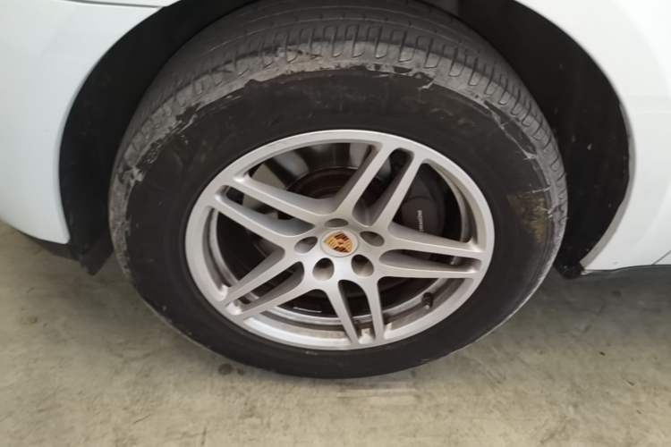 Used Porsche Macan 2017 Macan 2.0T Left Front Wheel Hub