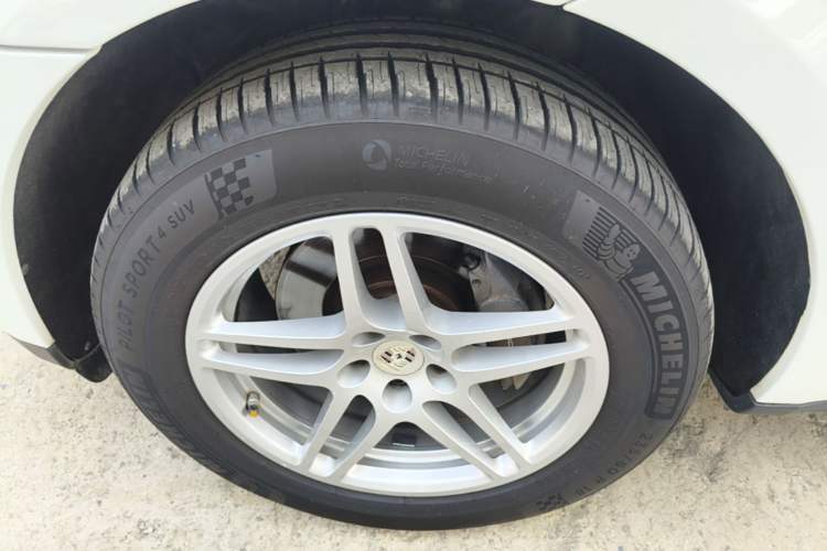 Used Porsche Macan 2017 Macan 2.0T Left Front Wheel Hub