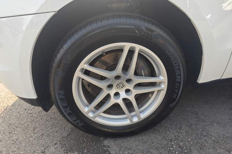 Used Porsche Macan 2017 Macan 2.0T Left Front Wheel Hub