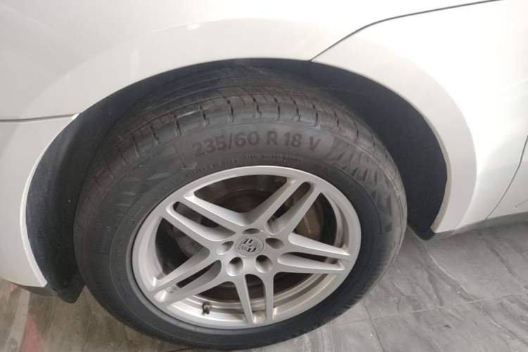 Used Porsche Macan 2017 Macan 2.0T Left Front Wheel Hub